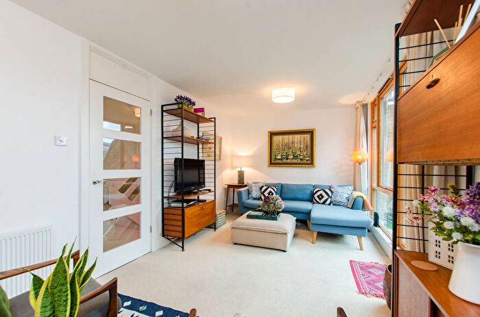 3 Bedroom Flat To Rent In Aytoun Road, Brixton, London, SW9