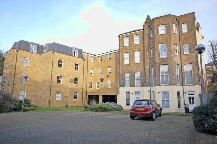 2 Bedroom Flat To Rent In Blackheath Road, London, SE10