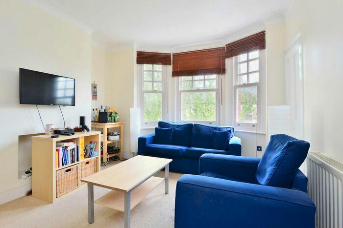 2 Bedroom Flat To Rent In Hackford Road, Stockwell, London, SW9