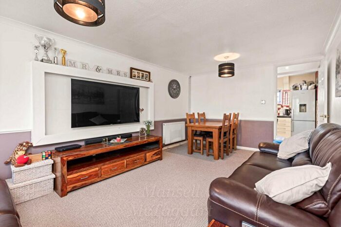 3 Bedroom End Of Terrace House For Sale In Seaford Road, Crawley, RH11