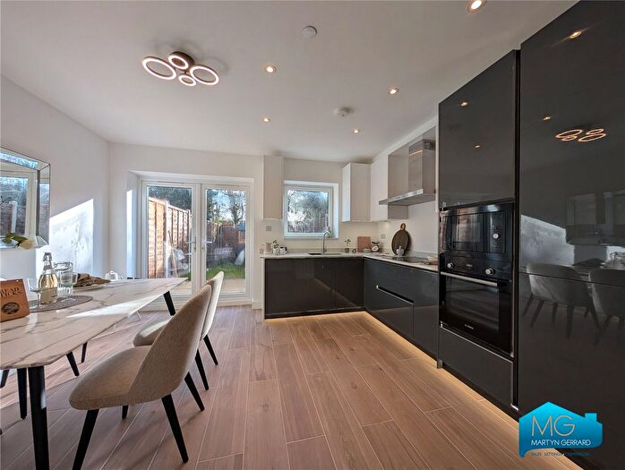 2 Bedroom Semi Detached House For Sale In Dudley Road, London, N3