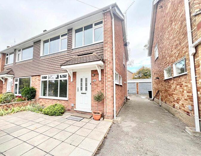 4 Bedroom Semi-Detached House To Rent In Warley Hill, Brentwood, CM14