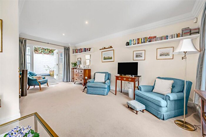 3 Bedroom End Of Terrace House For Sale In Farrier Walk, Chelsea, London, SW10