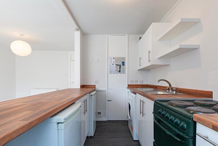 2 Bedroom Flat To Rent In Butler Close, Summertown, North Oxford, OX2