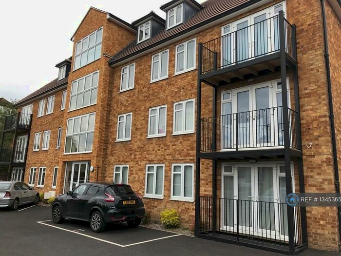 1 Bedroom Flat To Rent In Cobham, Cobham, KT11