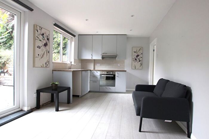 1 Bedroom Flat To Rent In Pampisford Road, Purley, CR8