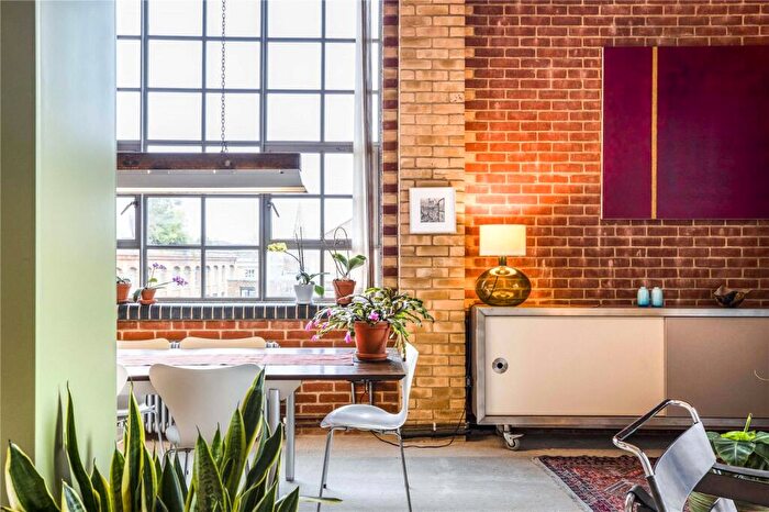 2 Bedroom Apartment For Sale In Shepherdess Place, London, N1