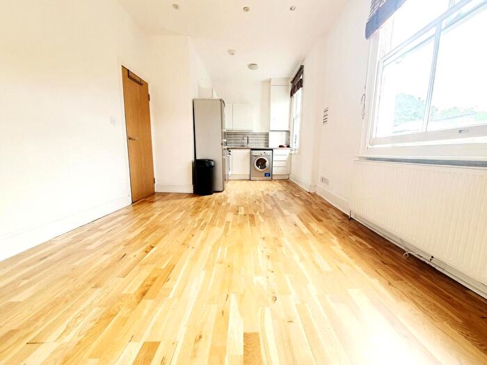 2 Bedroom Flat To Rent In C, Fff Bartholomew Road, Kentish Town, NW5