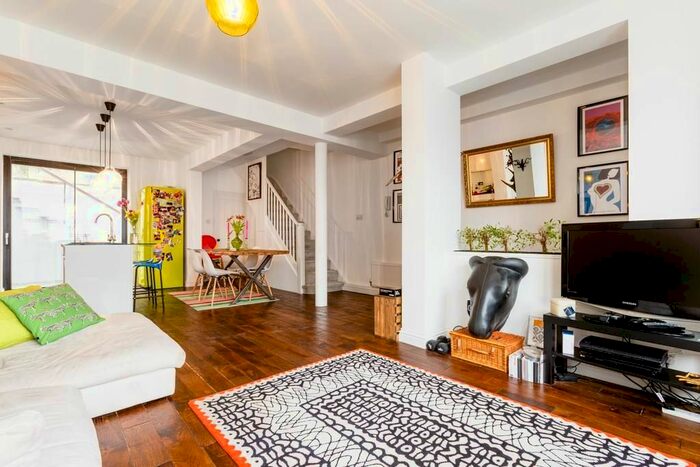 2 Bedroom Flat To Rent In Farringdon Road, London EC1R