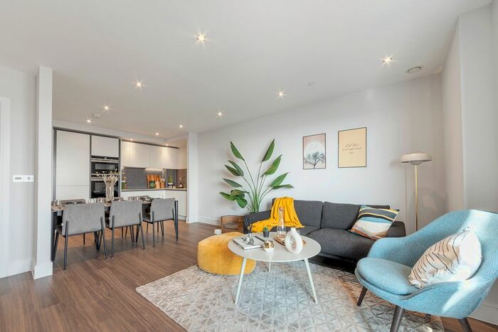 3 Bedroom Flat To Rent In Uncle Southall, Merrick Road, Southall, UB2