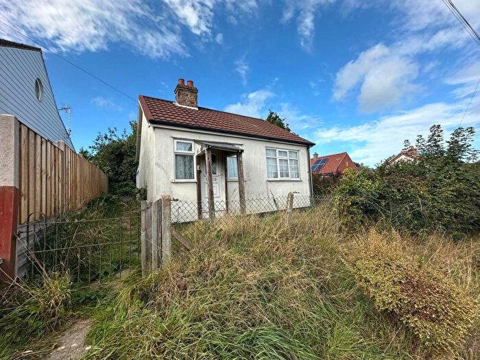 1 Bedroom Detached Bungalow For Sale In Whitehouse Estate, Cromer, NR27