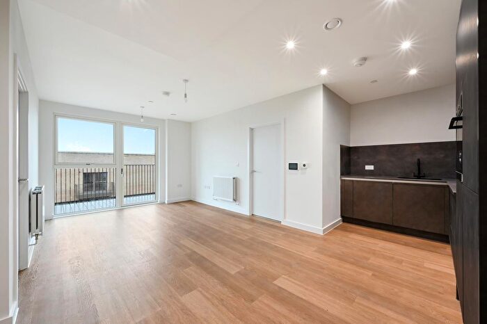2 Bedroom Flat To Rent In Hendon Waterside, London, NW9