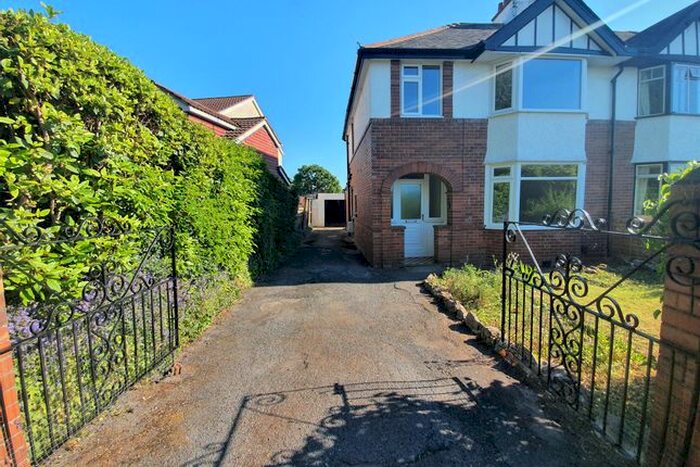 3 Bedroom Property To Rent In Neville Road, Newton Abbot, TQ12
