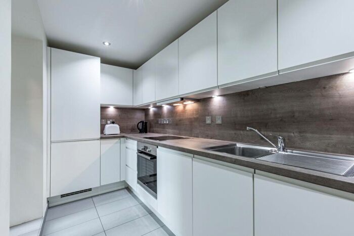 3 Bedroom Flat To Rent In St Peters Court, Cephas Street, E1