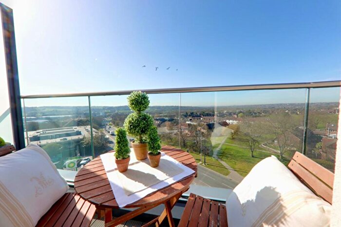 2 Bedroom Apartment To Rent In The Broadway, Loughton, IG10