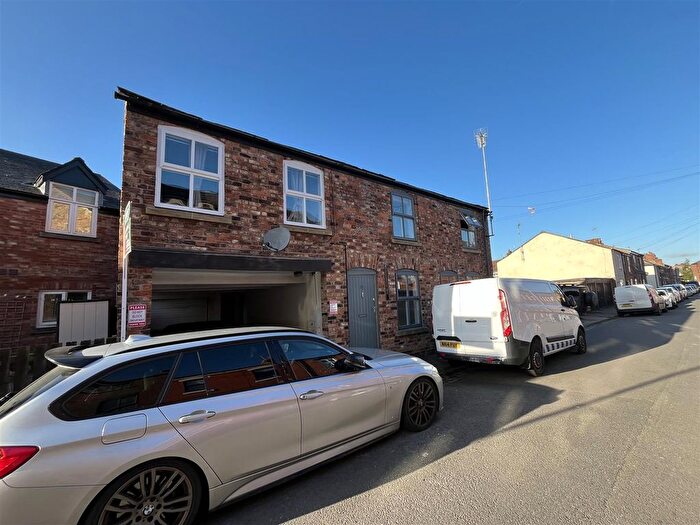 3 Bedroom End Terrace House To Rent In Pool Street, Macclesfield, SK11