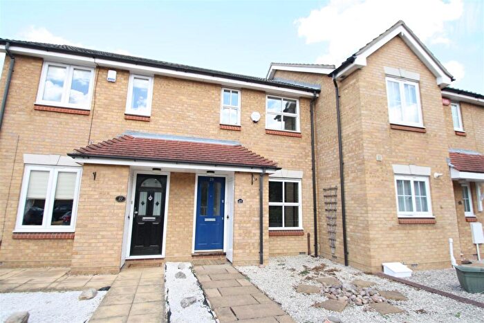 2 Bedroom Semi Detached House To Rent In Swallow Close, Chafford Hundred, RM16