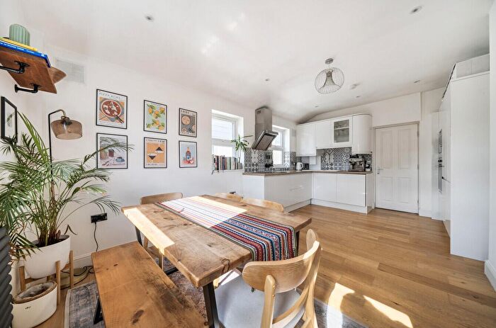 2 Bedroom Flat For Sale In Pevensey Road, London, SW17