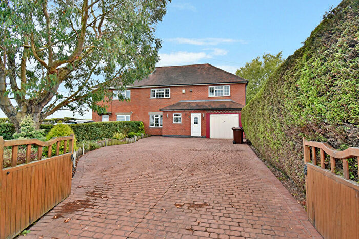 3 Bedroom Semi-Detached House For Sale In Moores Hill, Tatenhill Common, DE13