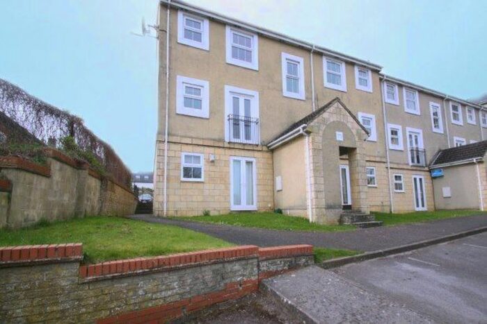 2 Bedroom Flat To Rent In Queens Square, Chippenham, SN15