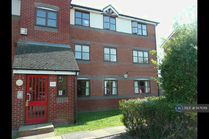 2 Bedroom Flat To Rent In Lent Rise Road, Burnham, SL1