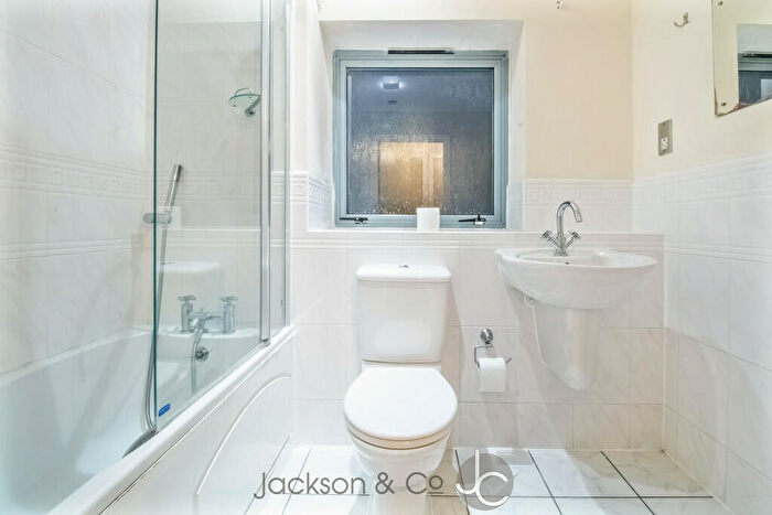 2 Bedroom Apartment To Rent In Quayside Drive, Colchester, CO2