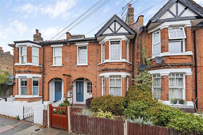 3 Bedroom Maisonette For Sale In Godstone Road, St Margarets, TW1