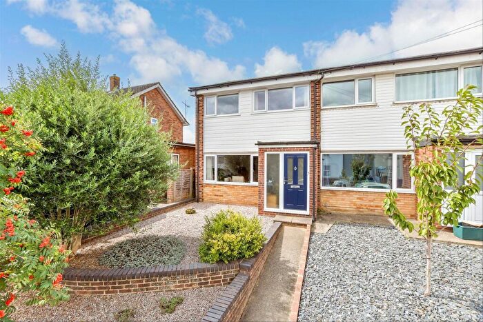 4 Bedroom End Of Terrace House For Sale In Holborough Road, Snodland, Kent, ME6