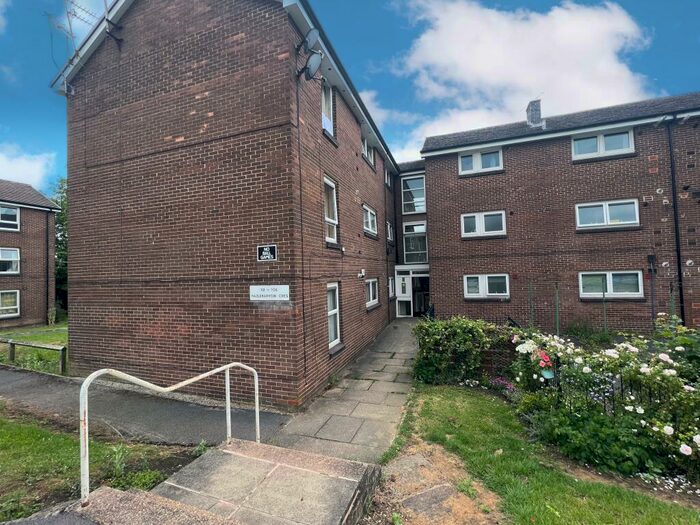 2 Bedroom Flat To Rent In Hazlebarrow Crescent, Jordanthorpe, S8