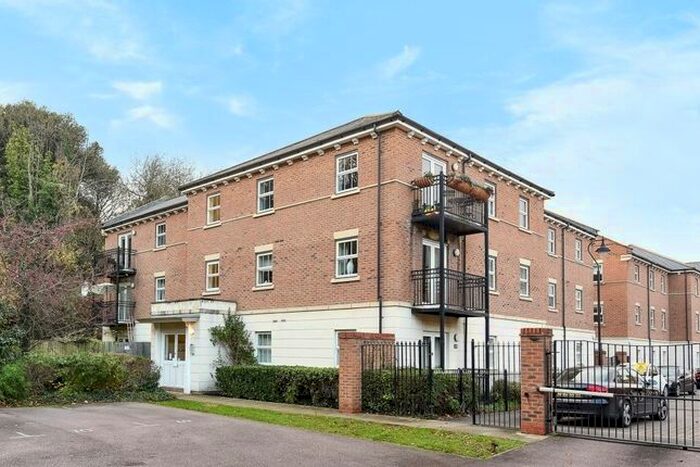 2 Bedroom Flat To Rent In Empire Walk, Greenhithe, DA9