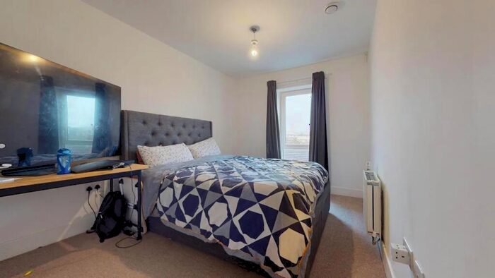 2 Bedroom House To Rent In Tranquil Lane, London, HA2