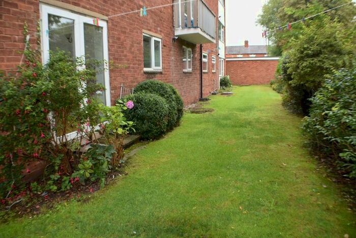 2 Bedroom Flat To Rent In Victoria Close, Stratford-Upon-Avon, CV37