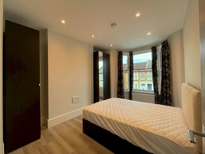 3 Bedroom Maisonette To Rent In St. Asaph Road, Brockley, SE4