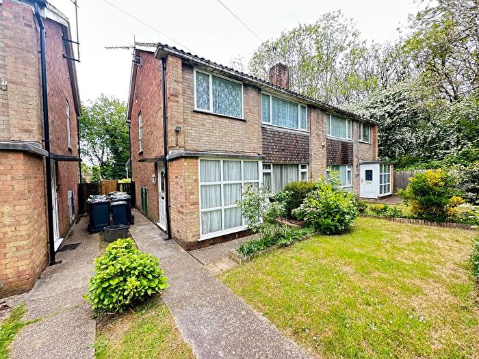 2 Bedroom Maisonette To Rent In Hitchin Road, Luton, Bedfordshire, LU2