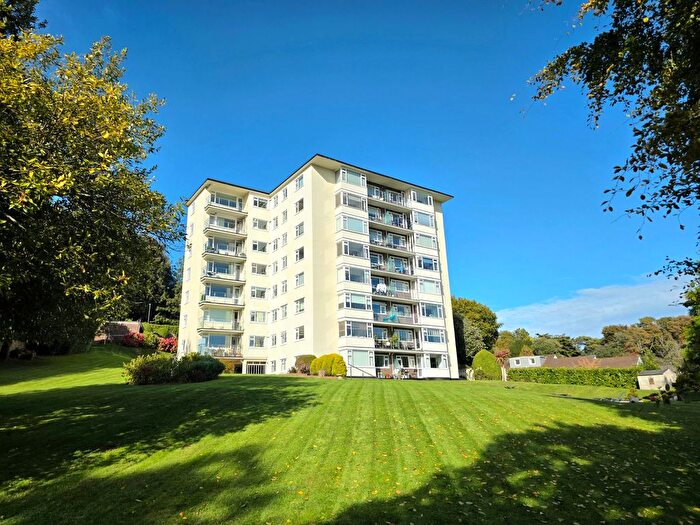 2 Bedroom Flat For Sale In Warberries, Torquay, TQ1