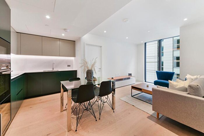 2 Bedroom Apartment To Rent In Harcourt Tower, Marsh Wall, London, E14