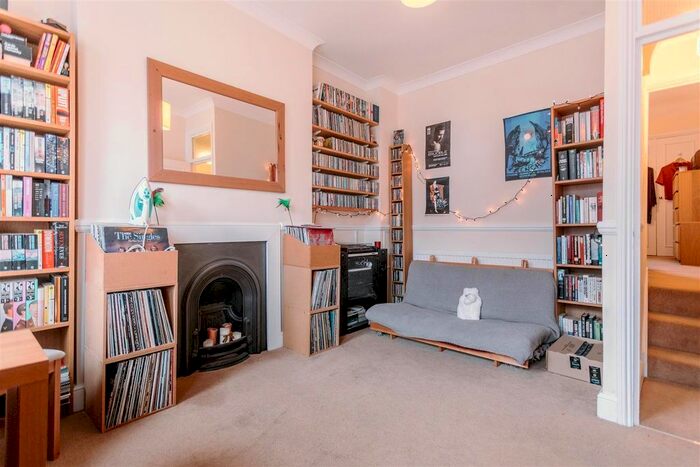 1 Bedroom Flat To Rent In Hillfield Avenue, London, N8