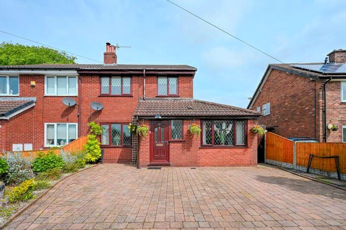 3 Bedroom Semi-Detached House For Sale In Highsands Avenue, Rufford, L40