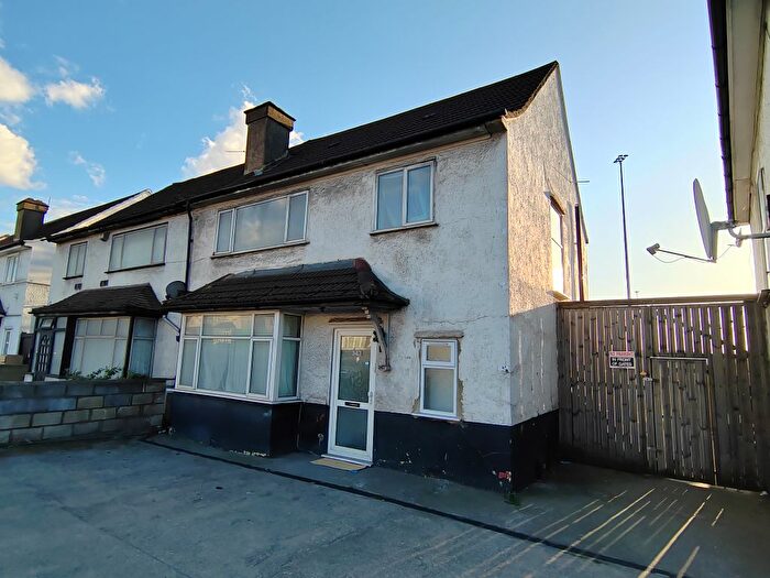 5 Bedroom Semi-Detached House To Rent In North Circular Road, London, NW10