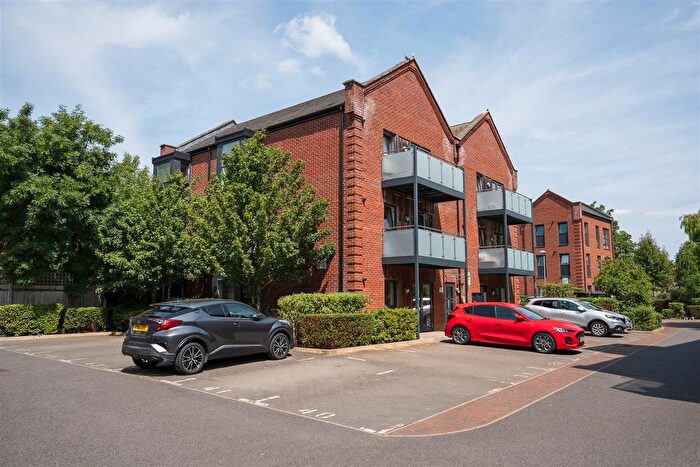 2 Bedroom Flat To Rent In Otter Way, Yiewsley, UB7