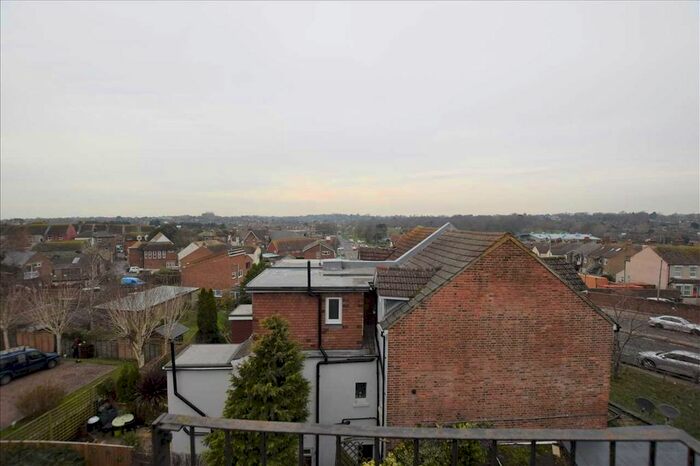 2 Bedroom Maisonette To Rent In Amherst Road, Bexhill-On-Sea, TN40