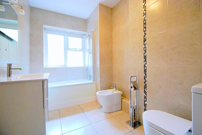 2 Bedroom Flat To Rent In Avenue Road, Swiss Cottage, London, NW8