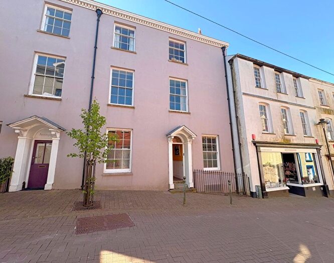 9 Bedroom Town House For Sale In St Marys Street, Carmarthen, SA31