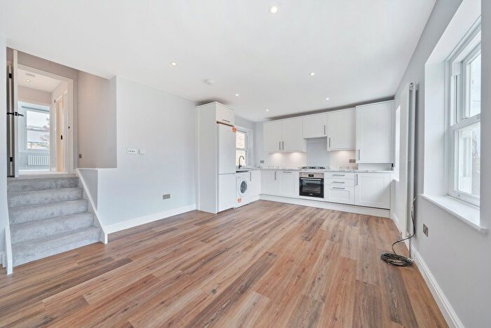 2 Bedroom Flat To Rent In Queens Road, Wimbledon, SW19