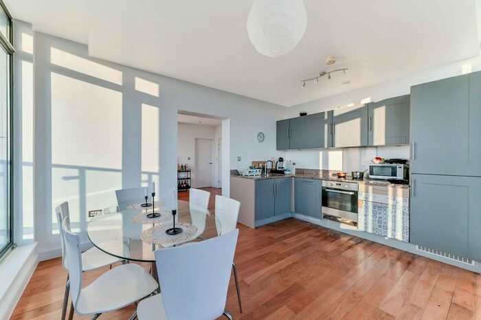3 Bedroom Flat To Rent In Masons Avenue, Central Croydon, Croydon, CR0