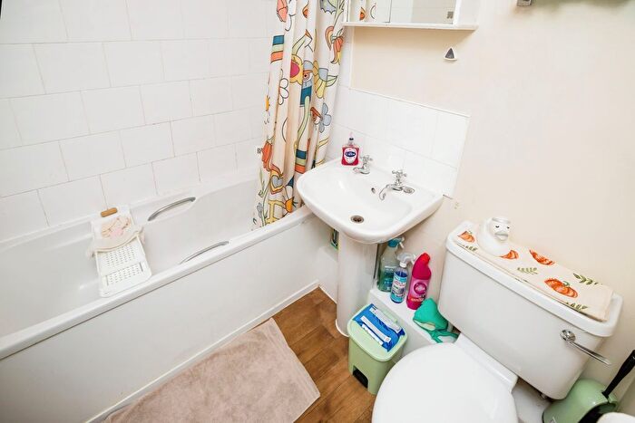 2 Bedroom Flat For Sale In Main Road, Broughton, Chester, Flintshire, CH4