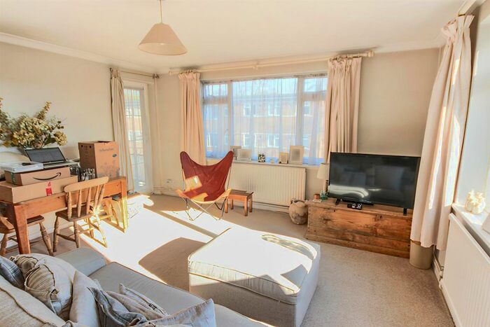 2 Bedroom Flat To Rent In Pinewood, Curwen Place, Brighton BN1