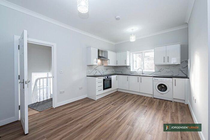 2 Bedroom Flat To Rent In Uxbridge Road, Shepherds Bush, W12