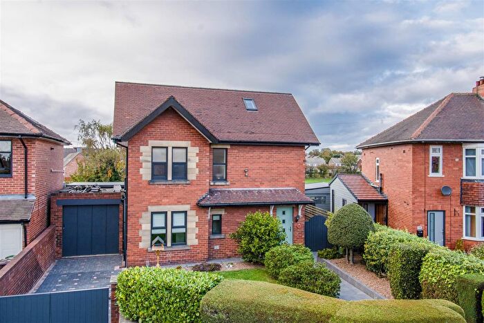 3 Bedroom Detached House For Sale In Hedley Crescent, Wakefield, WF1