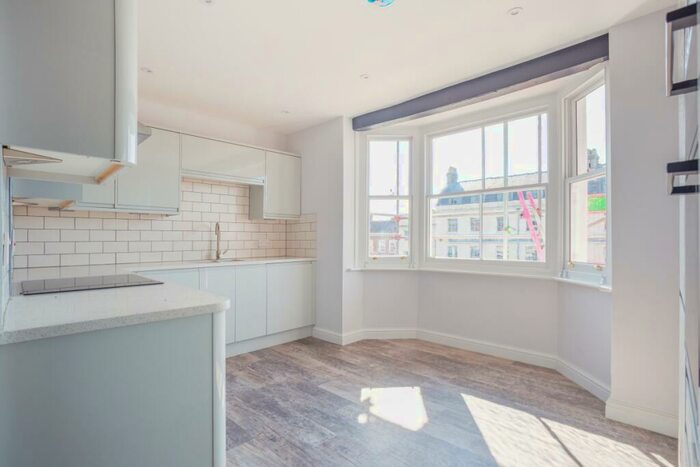 2 Bedroom Apartment To Rent In High Street Marlborough, SN8